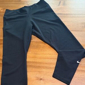 Nike Dri Fit Women's Ankle Hi Rise Leggings Black/White, Size Medium